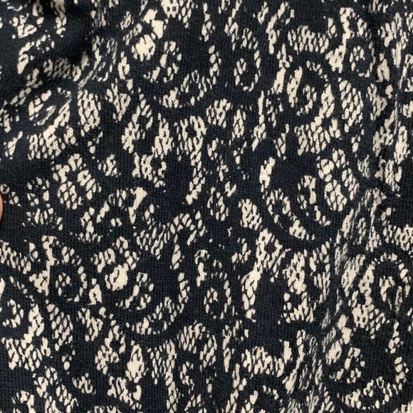 Black and White Lace Pattern 3/4 Sleeve Cardigan - Picture 3 of 9